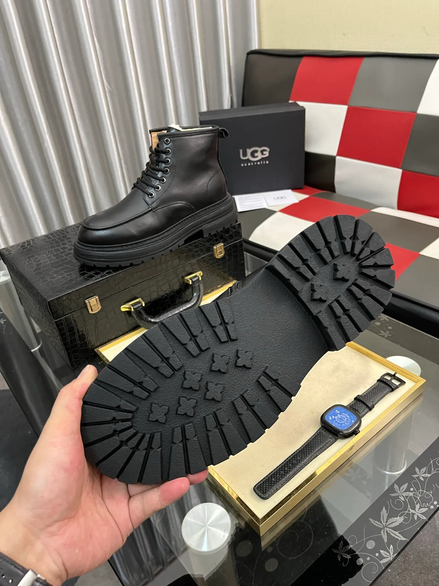 Men's Men's Shoes 💰660⌚️⌚️New UGG fur-integrated men's simple and fashionable snow shoes. The most worth buying at the end of this year are warm casual shoes. Whether you are out and about at home, their comfortable and warm performance will be your most suitable fashion companion! The material is cowhide upper and imported wool is used inside. Two layers of cowhide for warmth and comfort! The eva+ rubber patch outsole is cushioned, wear-resistant, and has good elasticity. It is light and wear-resistant, comfortable and soft, and the new simple cut is more fashionable. It has both practicality and fashion sense, so you no longer have to worry about how to match it in winter, while still maintaining fashionable taste. High-quality genuine wool produced in Dongguan. The material depends on the details! Size: 38-39-40-41-42-43-44-45